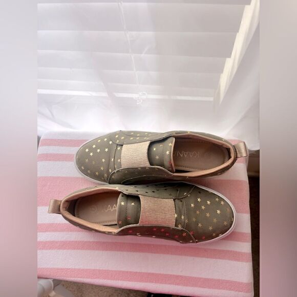KAANAS Army green and gold with stars casual shoes. SIZE 7. Brand new! Worn 1X - Picture 5 of 8